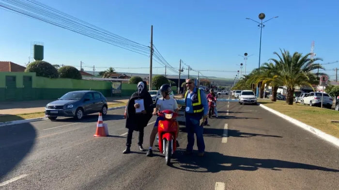 Prefeitura e iniciativa privada se unem em Blitz Educativa do Maio Amarelo em...