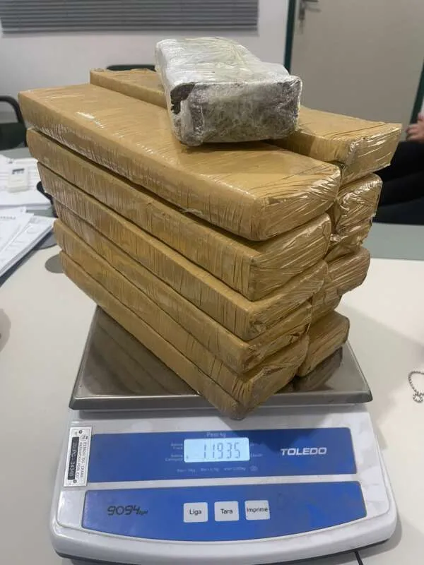 Polícia Civil prende mulher e apreende quase 12 kg de drogas em Quixadá