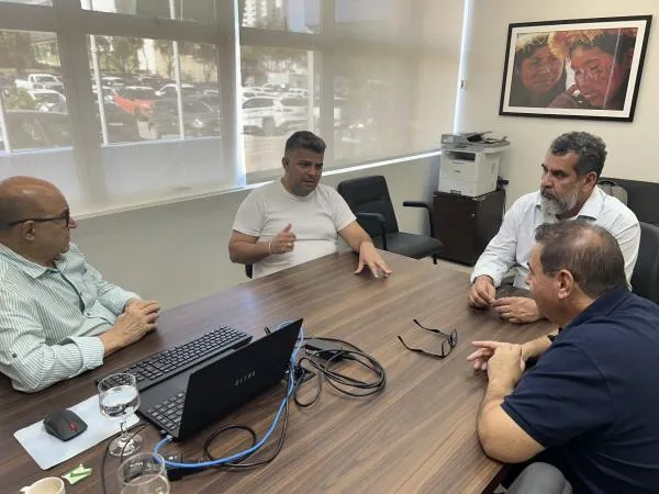 Agilidade na continuidade das obras de construção de escolas estaduais é cobrada por vereadores em reunião na Seduc