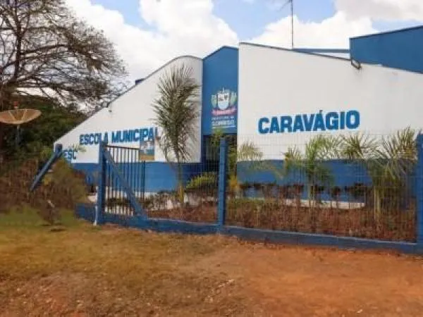Requerimento pede informações sobre instalação de exaustores na quadra da Escola Caravágio