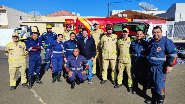 Maio Amarelo - Corpo de Bombeiros e SAMU simulam acidente de trânsito durante treinamento em Ibaiti