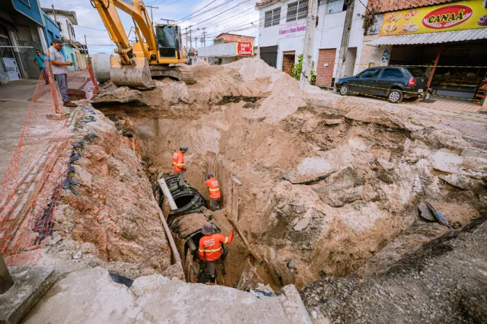 Obras de manutenção de drenagem acontecem em diversos locais de Camaçari