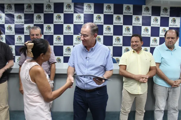 Cidade Legal entrega novos títulos de propriedade em Araçatuba