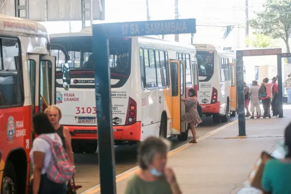 Linhas de ônibus têm itinerário alterado no Bairro Samambaia para obras da Sabesp