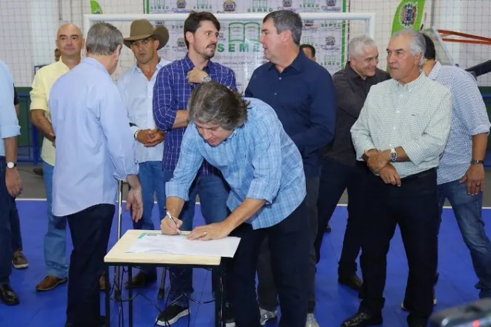 Em agenda no interior, dep Caravina faz entregas e reafirma compromisso com municípios