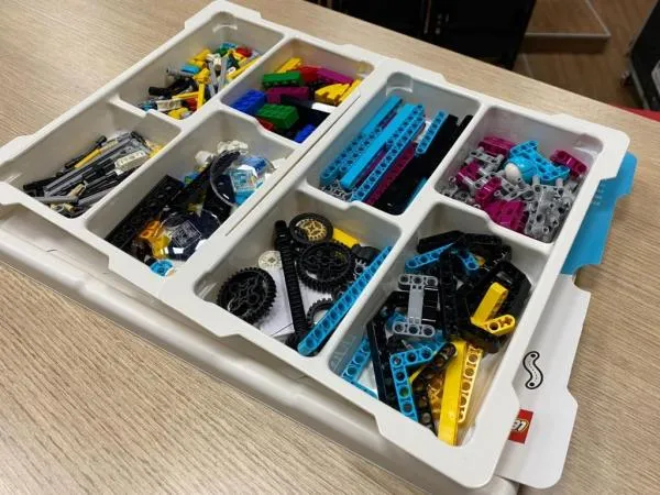 Vereador articula e escola de Caravágio receberá kits de robótica da Seduc