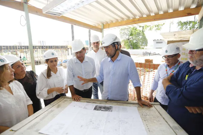 Governador Elmano de Freitas visita duas escolas em obras que, juntas, atenderão mais de 800 alunos
