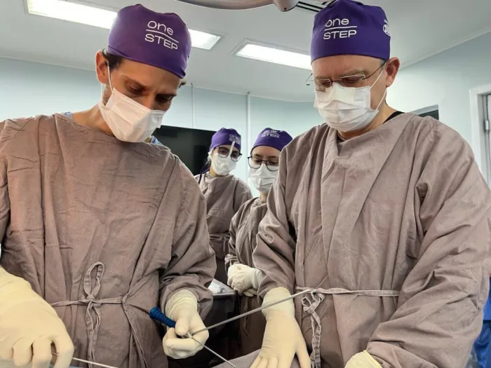 Fundação Hospital Adriano Jorge realiza cirurgia ortopédica com técnica inédita