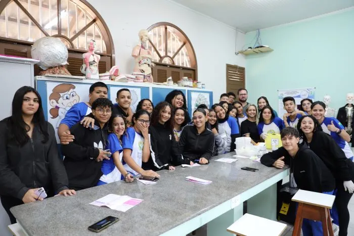 Educação oferta oficina de tipagem sanguínea para alunos da Escola Sebastião Pedrosa, em Rio Branco