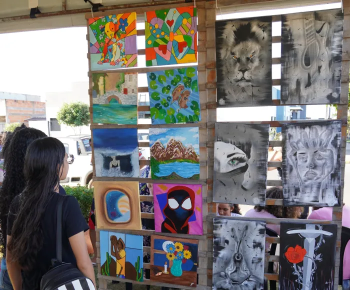 Moradores do bairro Vida Nova prestigiam o Festival Artes e Cores