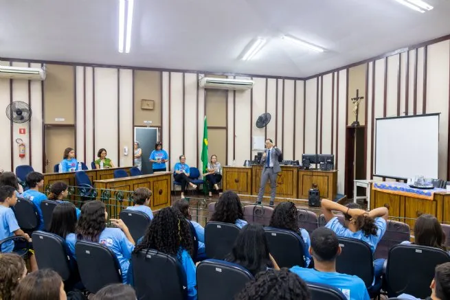Estudantes da rede municipal de ensino visitam Fórum de São Sebastião
