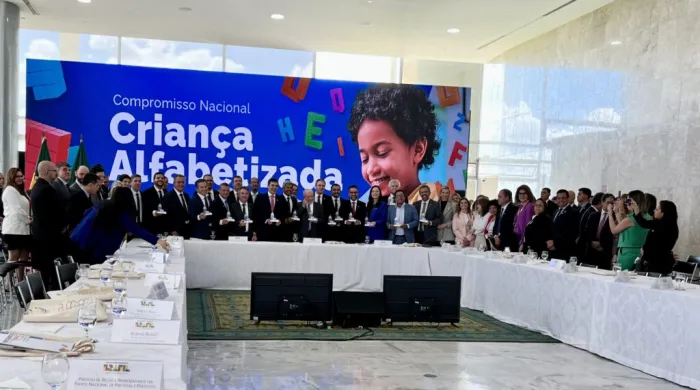 Acima da média nacional, 73% dos estudantes acreanos da rede estadual de ensino do 2º ano do fundamental sabem ler e escrever