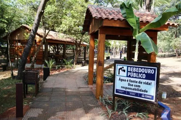 Vereadores pedem instalação de bebedouro na Praça das Fontes