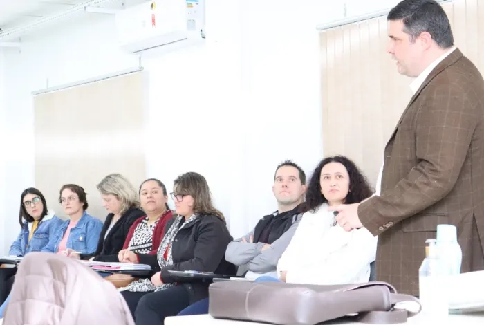 Udesc Alto Vale realiza palestras de gestão estratégica e comunicação para gestores de escolas estaduais