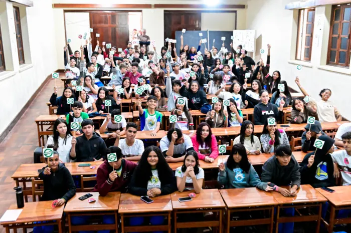 Governo realiza dinâmica com estudantes do Colégio Acreano em alusão ao Dia Mundial sem Tabaco
