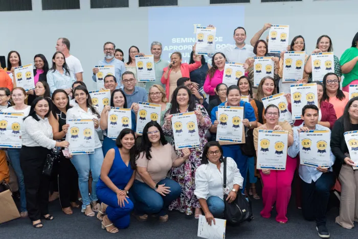 Seminário de Apropriação dos Resultados da Avaliação SIAVE entrega metas do IDE e homenageia professores alfabetizadores