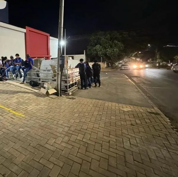 Parlamentar pede ponto de ônibus coberto no Jardim Tropical