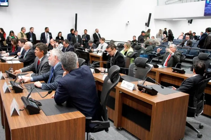 Projetos sobre saúde mental e conflito em escolas estão na pauta desta quarta-feira