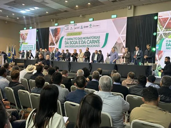 Seminário discute impacto das moratórias da soja e da carne; vereadores sorrisenses participam