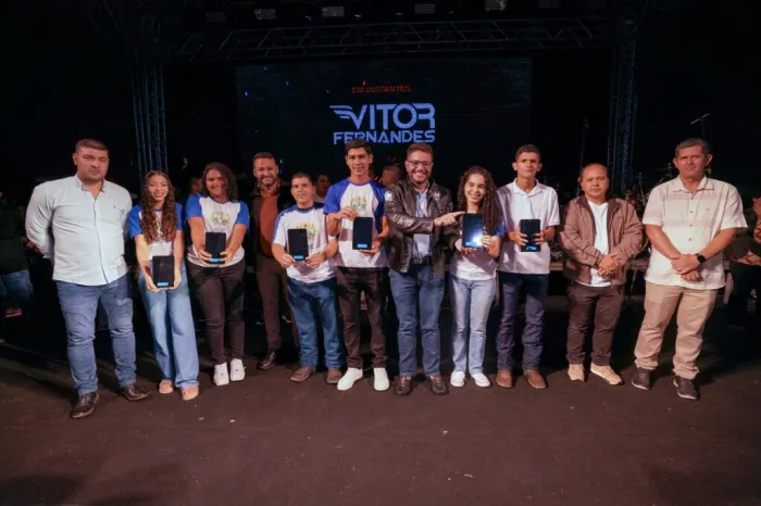 Em Mâncio Lima, governador Gladson Cameli anuncia construção de três escolas, entrega tablets e vouchers para fardamento escolar