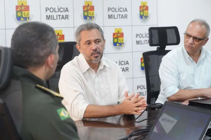 Governador Elmano de Freitas realiza reunião com novo secretário da Segurança no Cisp