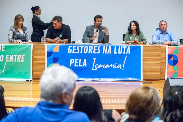 CESC debate estratégias para implementar gratificação igual para todos os diretores de escolas