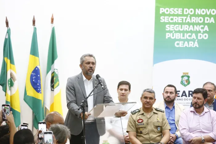 Em posse do novo secretário da Segurança Pública, governador Elmano anuncia comitê estratégico para combater a criminalidade