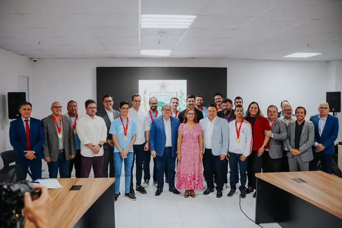 Governo da Paraíba entrega medalhas a estudantes paraibanos premiados em competição mundial de tecnologia