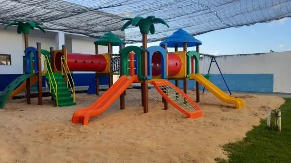 Presidente da Câmara reforça pedido para instalação de cobertura nos parquinhos das escolas e Cemeis