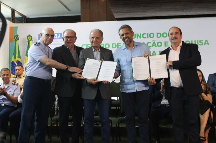 Governo do Ceará, União e Fiec assinam acordo de cooperação para implantação de Instituto de Ciência e Tecnologia no ITA Ceará