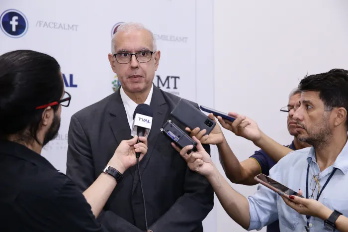 Ministro do Superior Tribunal Militar, José Barroso, visita a ALMT