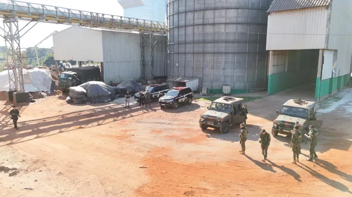 Polícia Civil incinera duas toneladas de drogas em operação conjunta com o Exército Brasileiro em Sete Quedas