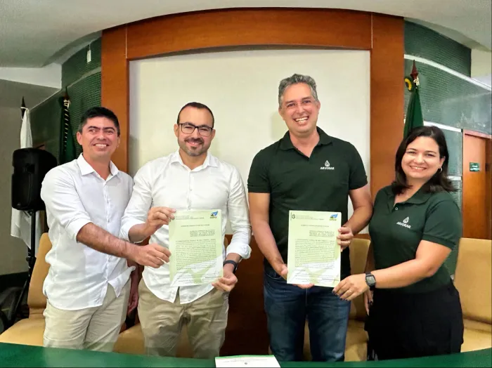 Semace assina Acordo de Cooperação Técnica com Beach Park para proteção de animais no novo parque