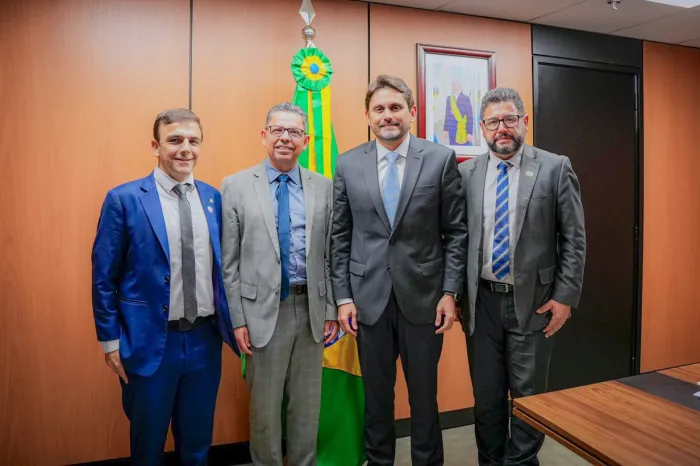 Reitor da UEPG é recebido pelo Ministro das Comunicações