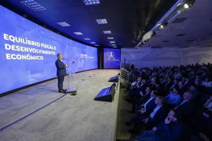 Governador participa de palestra sobre a economia nacional e o equilíbrio fiscal na Fiesc