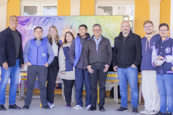 Cursos da UEPG levam inovação em feira de empregos