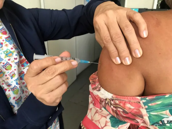 Vacinação pode prevenir desenvolvimento de casos de câncer, alerta FCecon