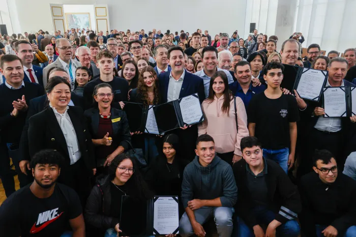 Governador lança projeto para estimular formação tecnológica de 3 mil alunos em 50 cidades
