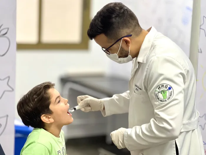 Pediatra do Hecad: uso da seringa para medicamentos líquidos é indicada pela precisão e praticidade (Fotos: Vitória Caetano)