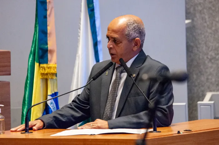 Projeto de lei permite publicidade em contêineres de descarte de entulho