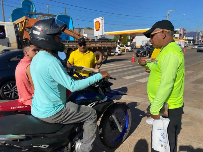 DMTU: Equipe realiza Ação de Educação no Trânsito na entrada da Marabá Pioneira