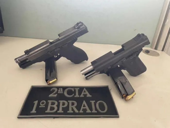 PMCE prende homem e apreende duas armas de fogo no bairro Vicente Pinzon