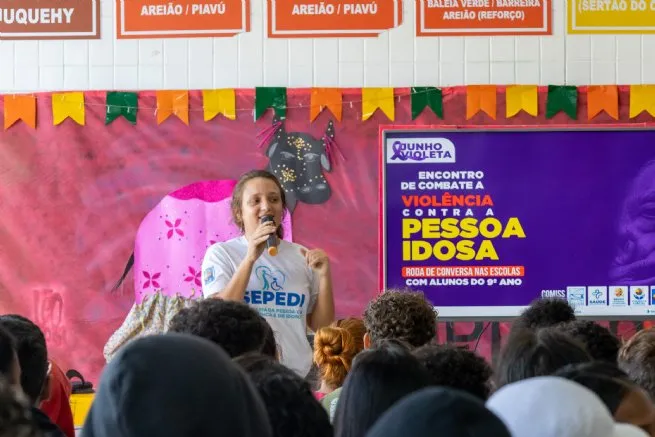 Estudantes da rede municipal participam de palestras durante 8ª Semana de Combate a Violência Contra a Pessoa Idosa