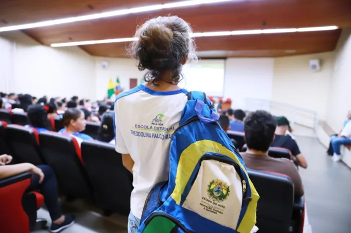 Aulões do Pré-Enem Legal mobilizam alunos da Educação de Jovens e Adultos e ex-estudantes da rede estadual
