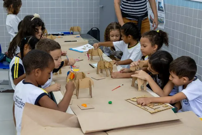 Alunos da Educação Infantil de São Sebastião desenvolvem habilidades com Kits Maker da Prefeitura