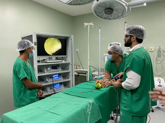Equipe do Hospital da PM participa de treinamento sobre cirurgias no joelho