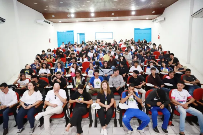 Em parceria com o TRE, Educação do Estado realiza palestra sobre a importância do voto