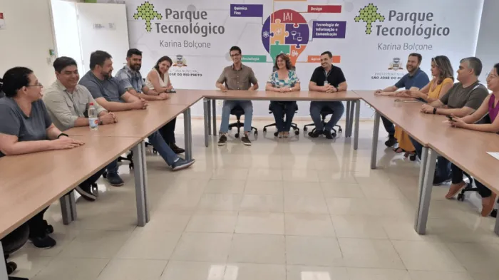 Professores universitários conhecem Parque Tecnológico
