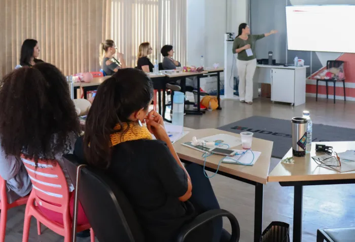 Udesc Cefid faz capacitação inédita sobre bebês prematuros em Florianópolis para rede pública de saúde