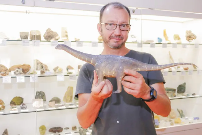 UEPG recebe paleontólogo renomado em palestra sobre dinossauros brasileiros